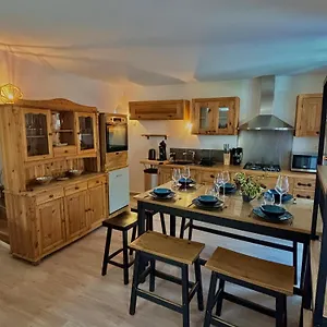 https://maison-ngp.hotels-rhonealpes.com